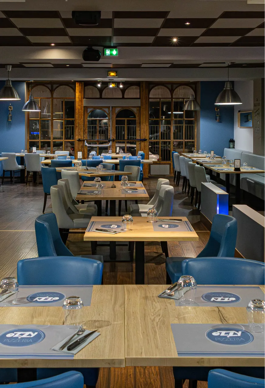Salle principale de la pizzeria Ozzy à Blois